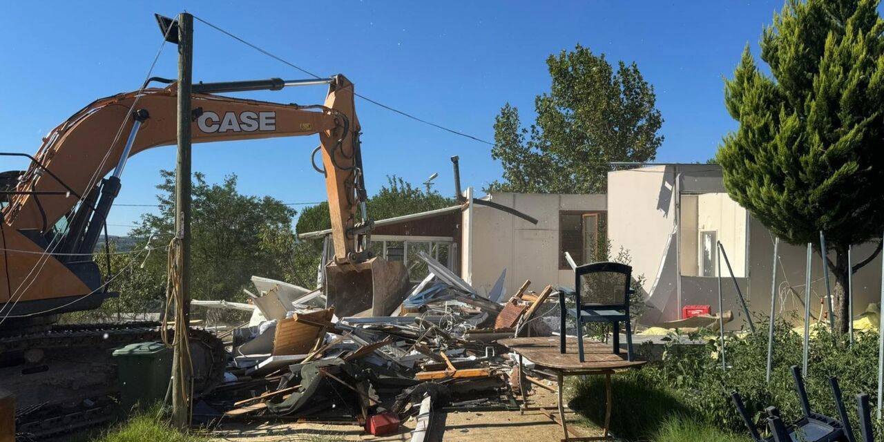 İBB kaçak yapılara yine kepçeyi vurdu: İçme suyu kaynağına yakın 83 "zararlı yapı" kaldırıldı