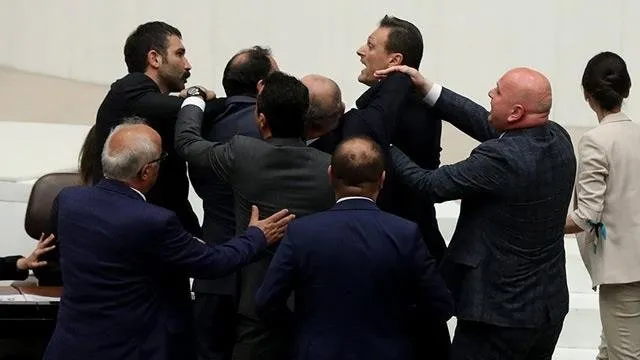 Barış Atay'dan Özalan anısı: ‘Ben siyasete yeni girdim, heyecanlandım yoksa böyle biri değilim' dedi