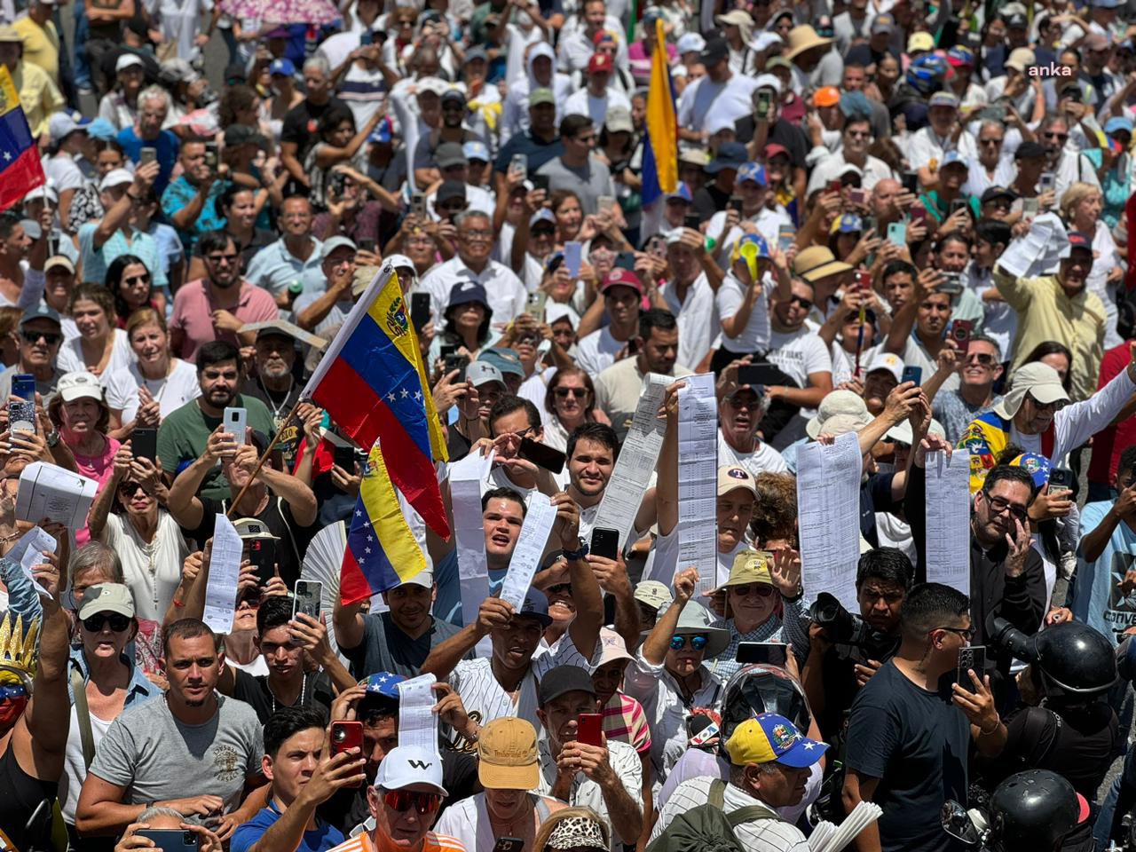 Venezuela'da protestolar da seçim tartışmaları devam ediyor