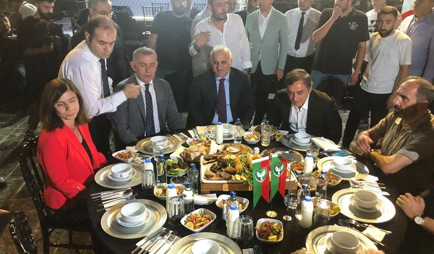 TFF Başkanı Hacıosmanoğlu, Diyarbakır'da Vali ve DEM Parti Eş Başkanlarıyla yemekte bir araya geldi