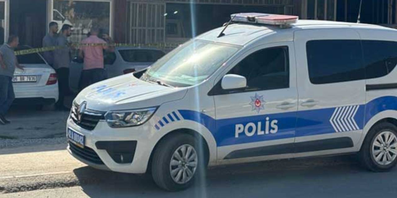 Kiracı Uzman Çavuş, ev sahibi ve oğlunu öldürdü