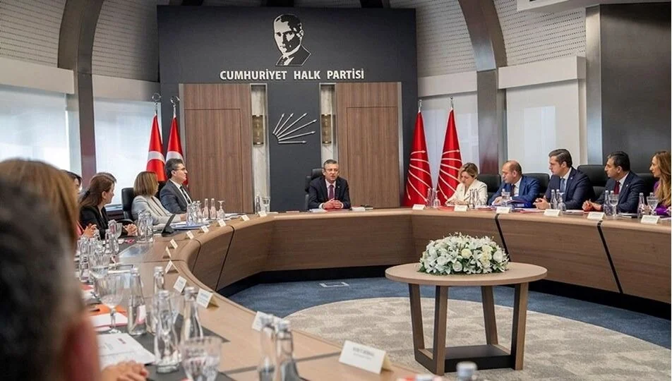 CHP MYK, Özel başkanlığında toplandı: Gündem tüzük kurultayı