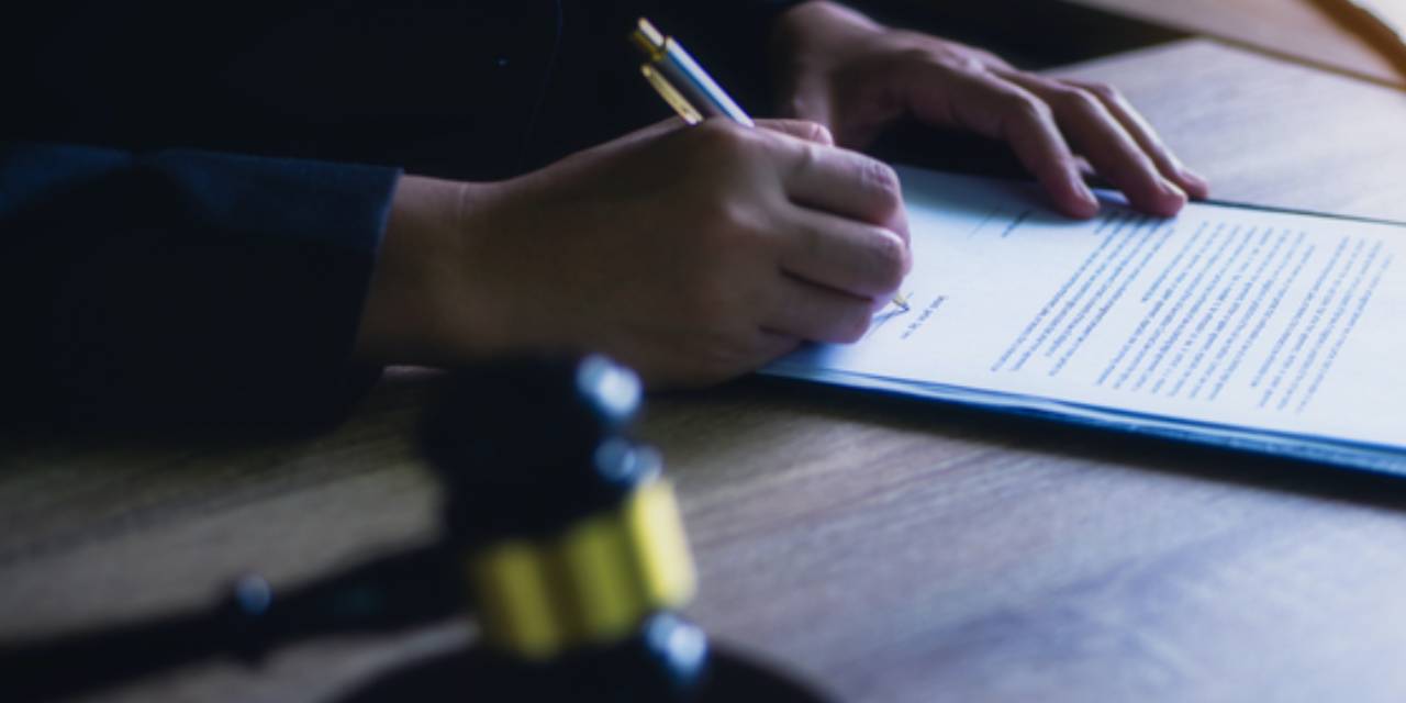 Hamile kadın, kendisini dolandırdığı iddiasıyla eşinden şikayetçi oldu