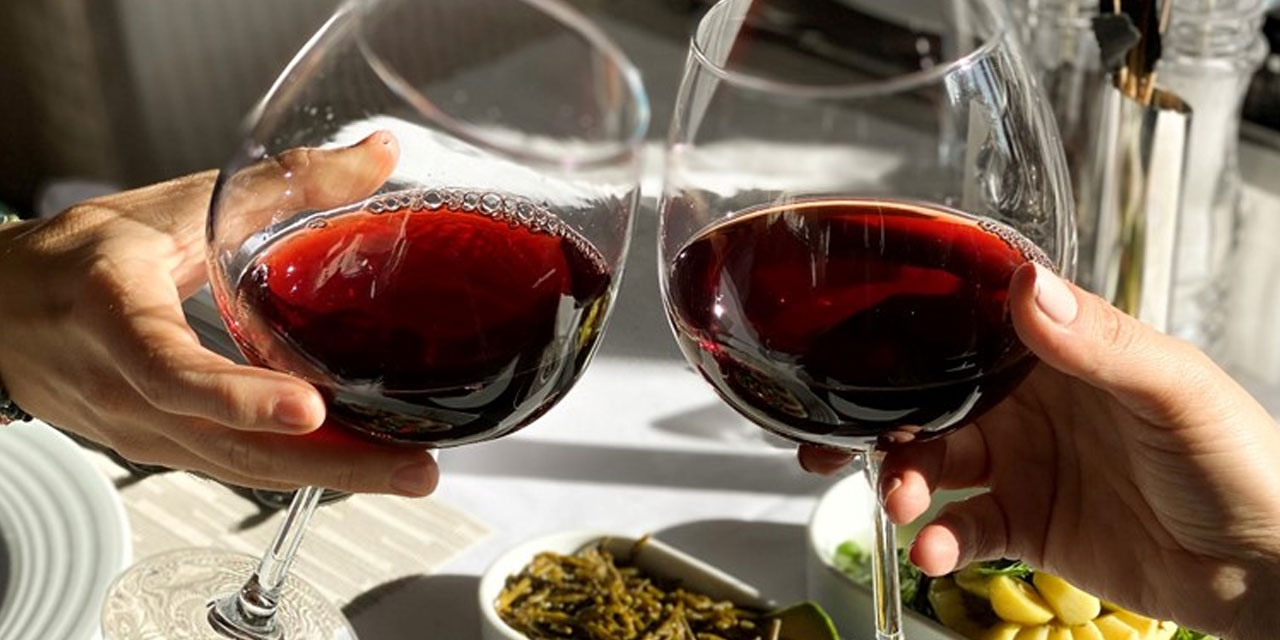 Uğur Gürses'ten 3 bin 300 liraya içilen şarap yorumu: Fiyatlama davranışını bozan en önemli şey, o fiyatı ödemeyi kabul etmek!