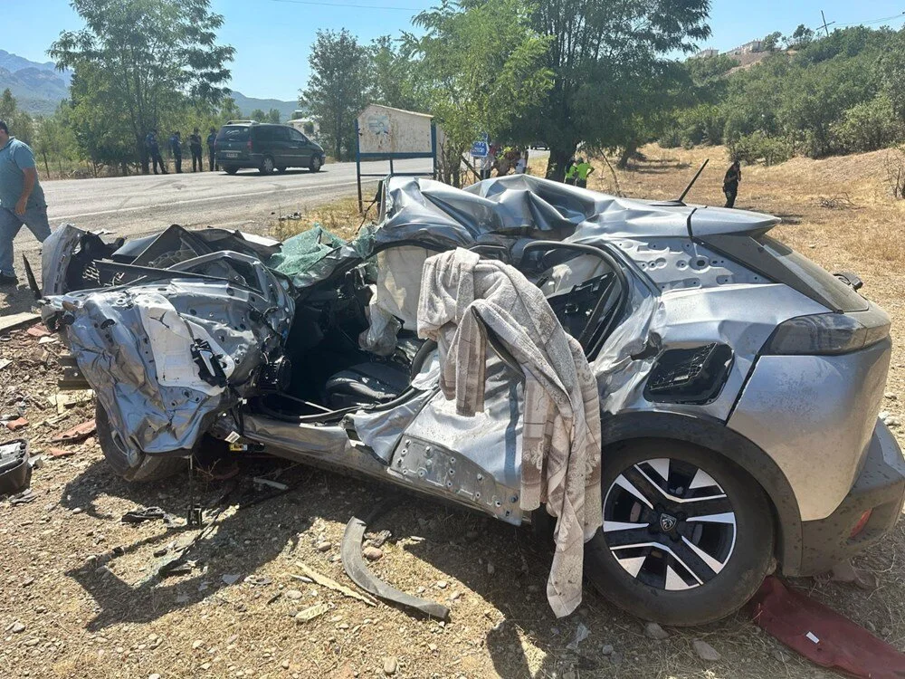 Tunceli'de feci kaza: 1'i çocuk 2 ölü, 6 yaralı