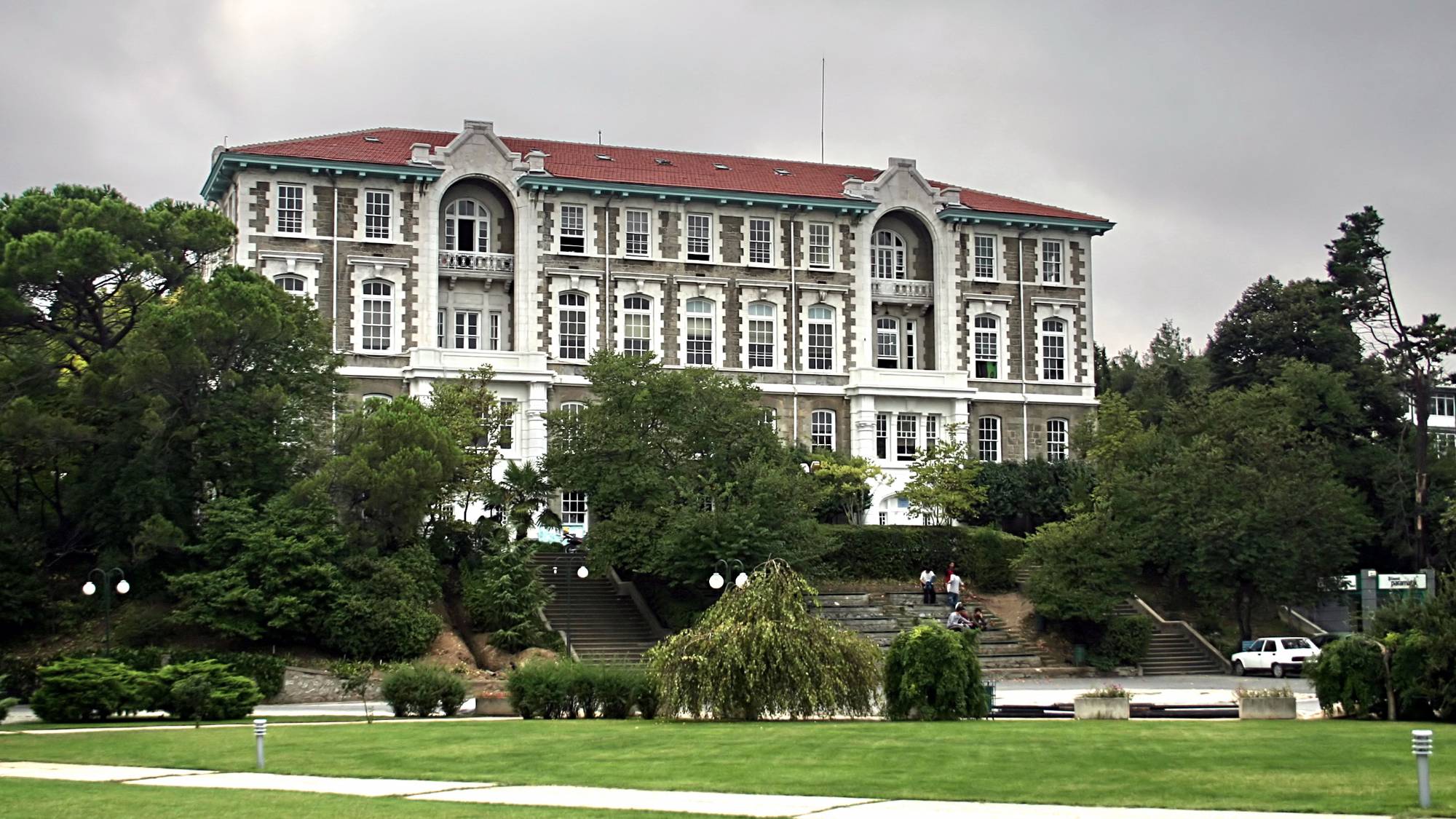 Eski Ensar Vakfı mütevelli heyeti üyesi Boğaziçi Üniversitesi'ne atandı
