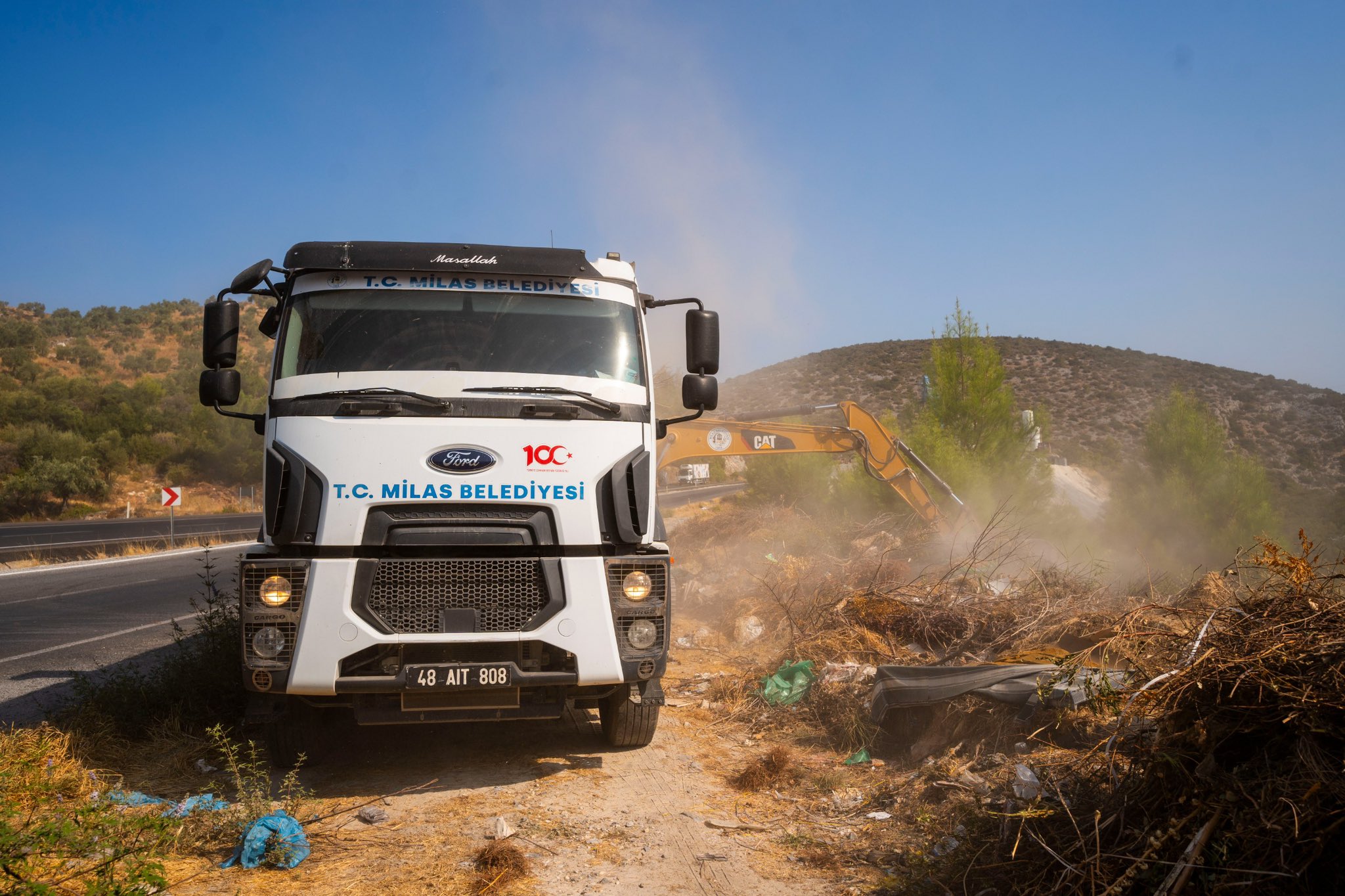 Tuğba Özay tepki göstermişti: Bafa Gölü çevresindeki çöpler temizlendi