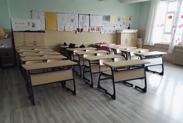 Birleşik Kamu-İş'ten eğitim raporu: Veliler müşteri, öğretmenler tahsildar, okullar ticarethane haline geldi