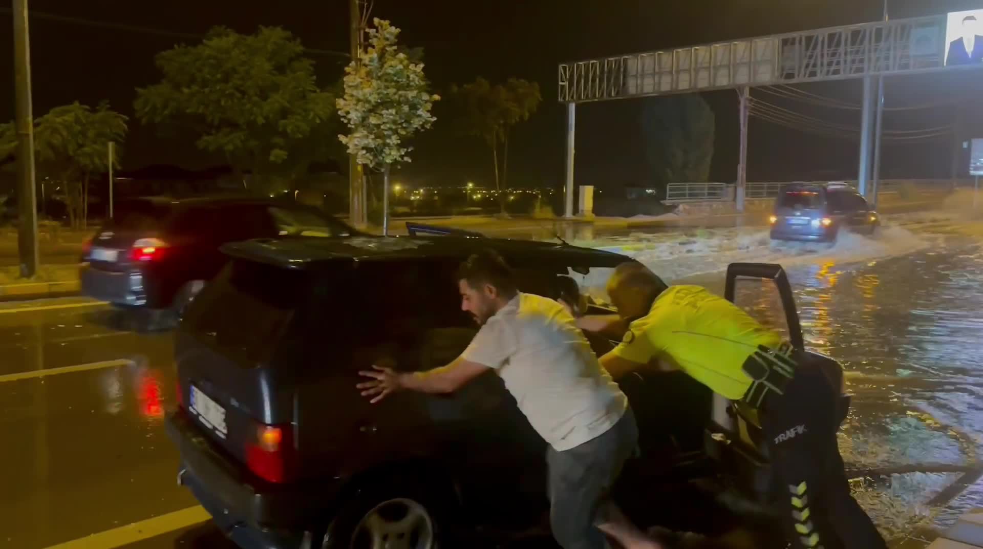 Aksaray'da şiddetli sağanak yağışı heyelan ve su baskınlarına neden oldu