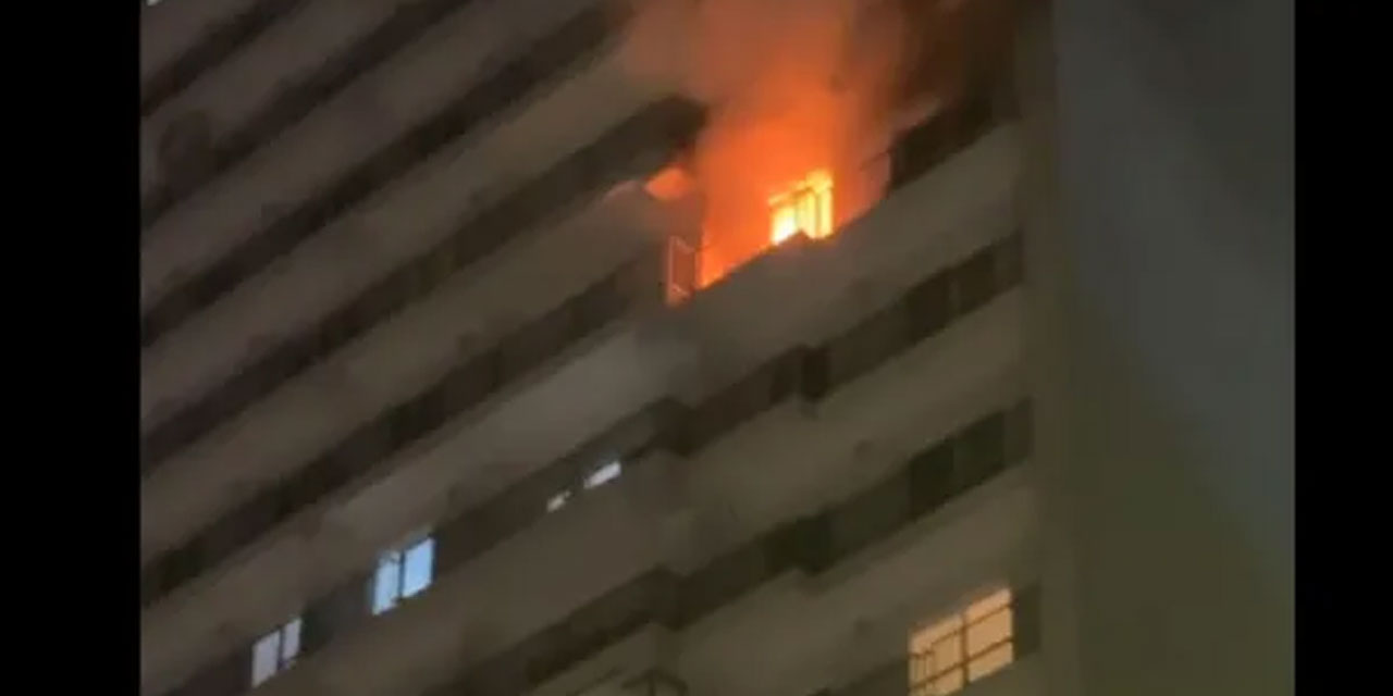 Esenyurt'ta 38 katlı binada yangın çıktı