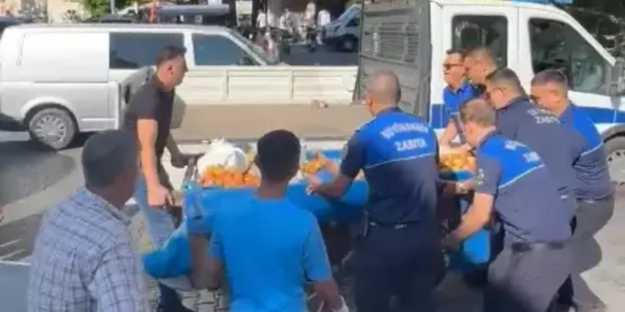 Adana'da zabıta ekiplerinden kaldırım işgaliyle mücadele
