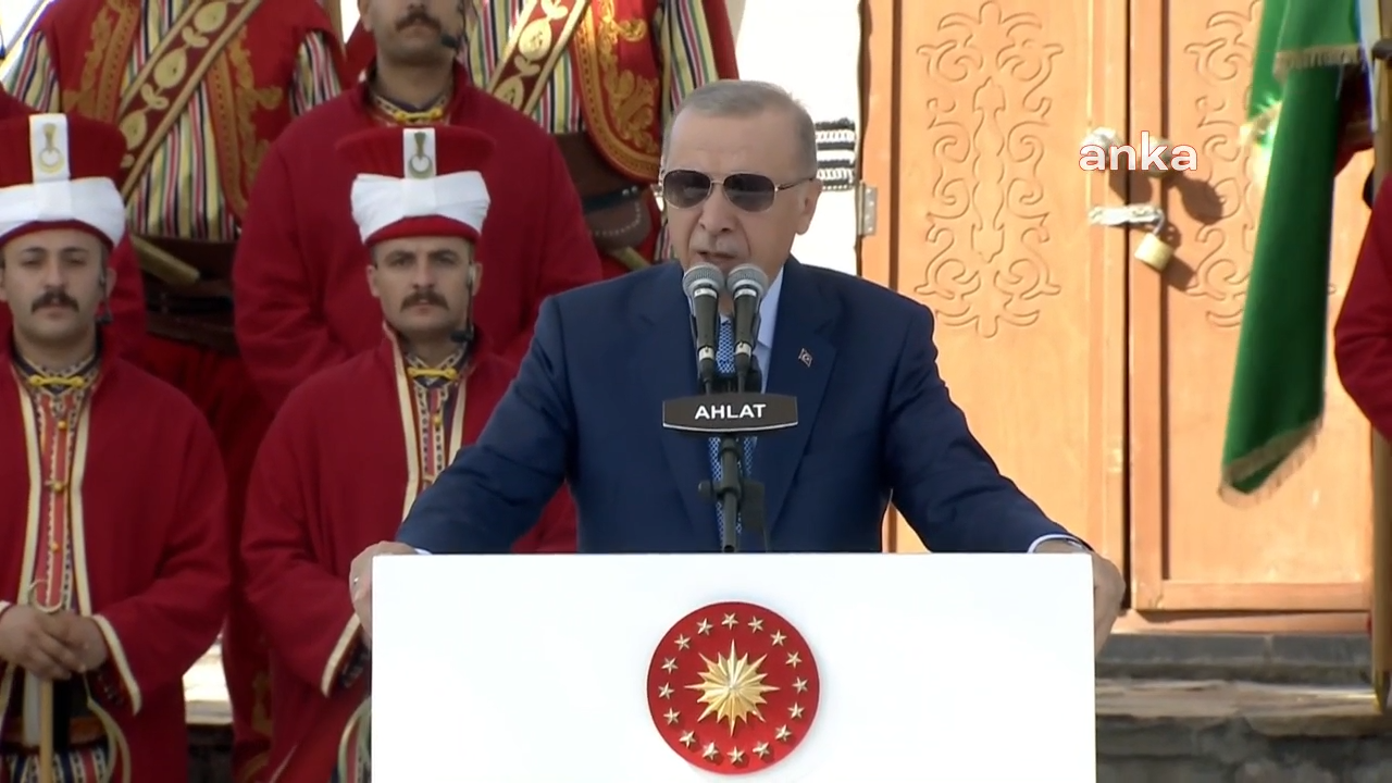 Erdoğan Ahlat’ta konuştu: Siyasi görüş farklılıklar üzerinden nifak çıkarmaya çalıştılar