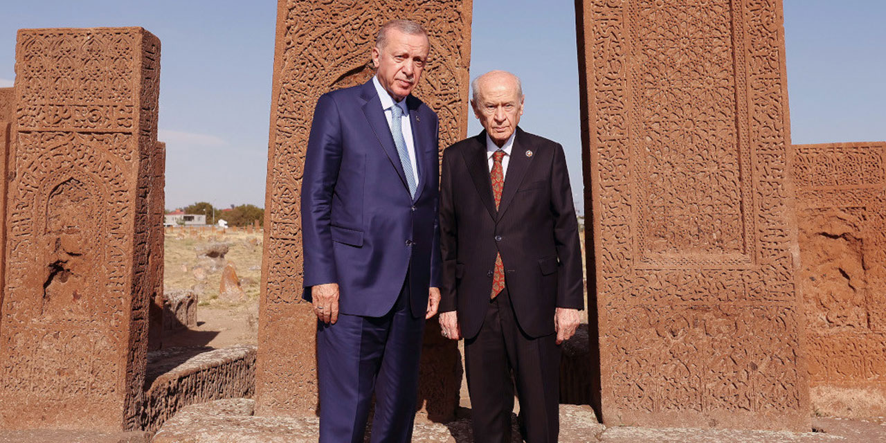 Erdoğan ve Devlet Bahçeli, Selçuklu mezarlığını ziyaret etti