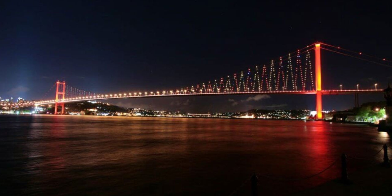 İstanbul Boğazı gemi arızası nedeniyle çift yönlü kapatıldı
