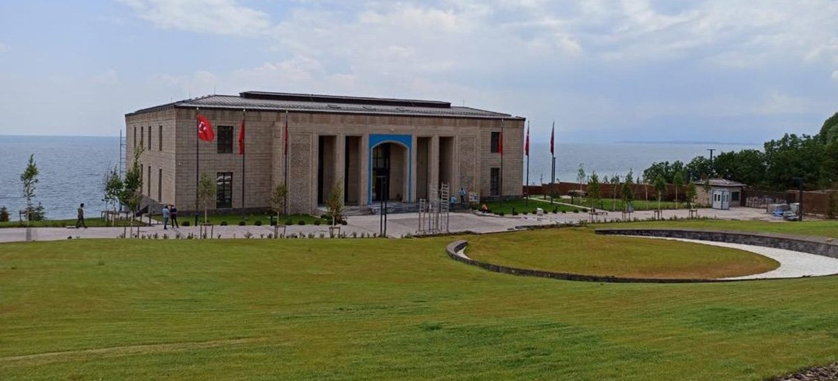 Fatih Altaylı'nın Ahlat'taki 'şatafat' iddiasına DMM'den yalanlama