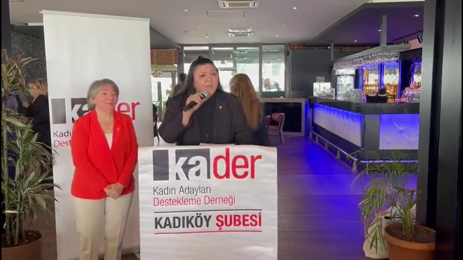 TİP Belediye Meclis Üyesi Adayı Yıldırım Ka.der’in toplantısında grevde olan Ka.der işçileri hakkında konuştu