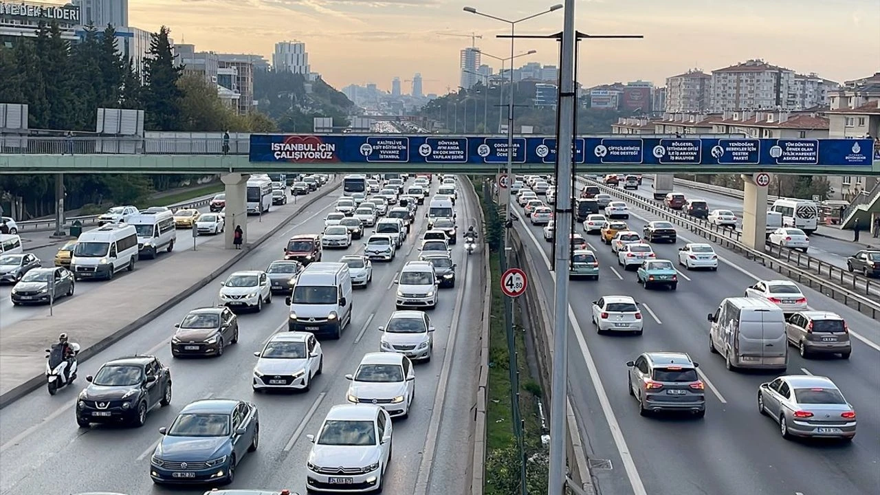 Yenibosna D100 ve yan yollar tek yönlü trafiğe kapanıyor