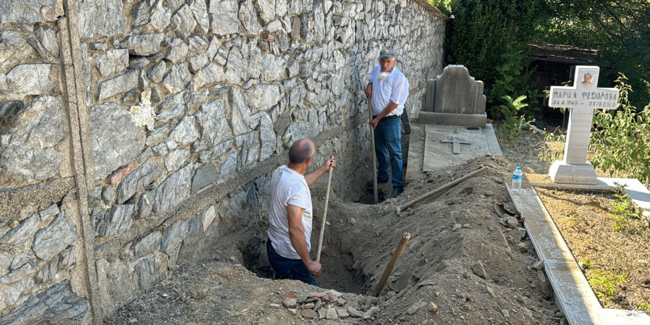 Rum Ortodoks Mezarlığı’nda kaçak kazı yapan 4 kişi gözaltına alındı