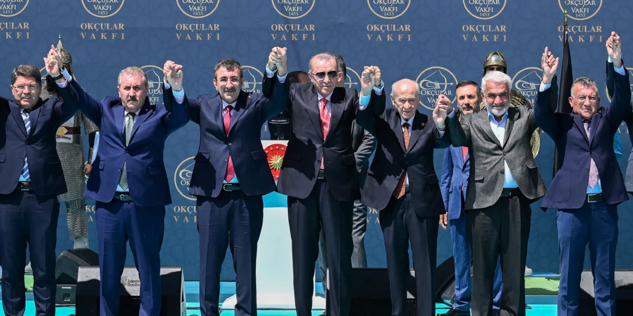 HÜDA PAR lideri ile verdikleri kare tepki toplamıştı: Kuvvet komutanları bu sefer sahneye çıkmadı!