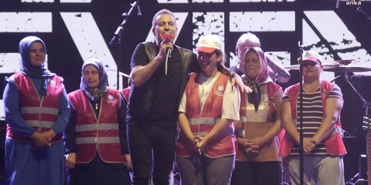 Haluk Levent işten çıkarılan Polonez işçileriyle sahneye çıktı