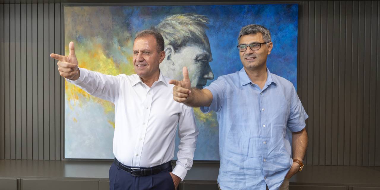 Dikeç ve Başkan Seçer, dünyanın konuştuğu ikonik pozu birlikte verdi
