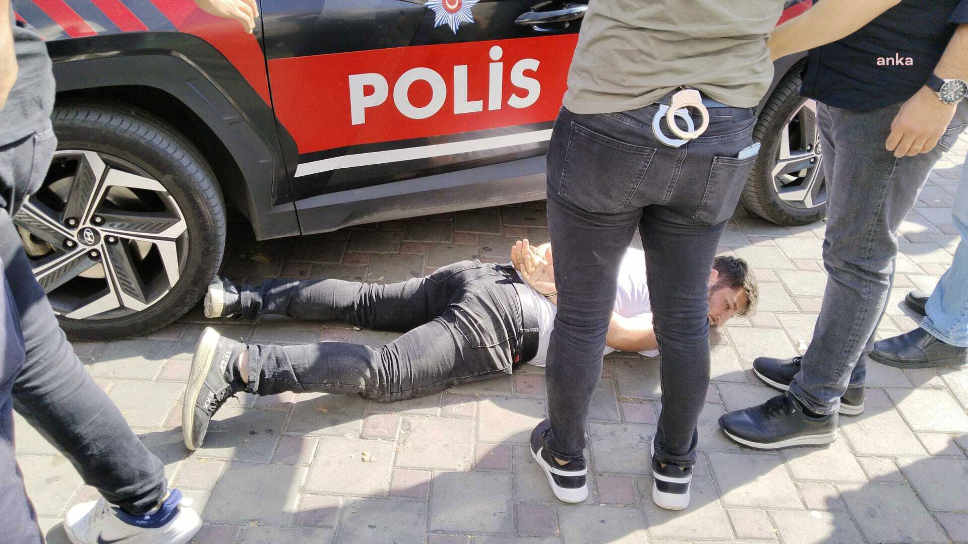 CarrefourSA deposundaki eylem 15'inci gününde... İşçiler protestoyu Zeytinburnu'ndaki AVM'ye taşıdı: 6 kişi gözaltına alındı
