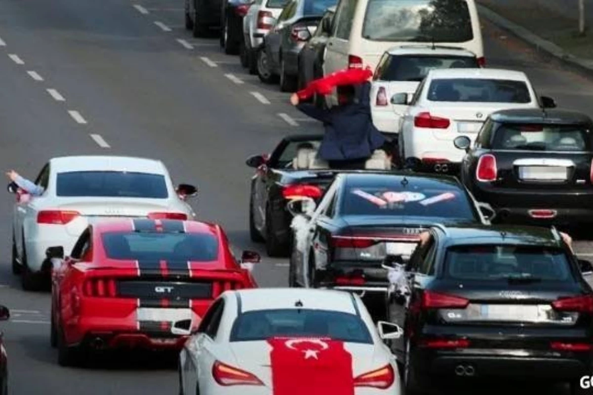 Almanya'da Türk düğünü konvoyundaki araçlara el konuldu