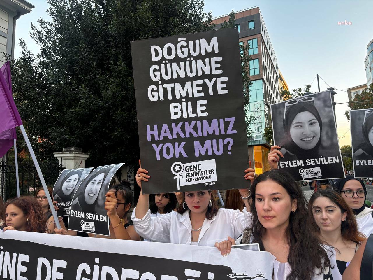 Genç Feministler Federasyonu Eylem Sevilen için Kadıköy’de eylem yaptı