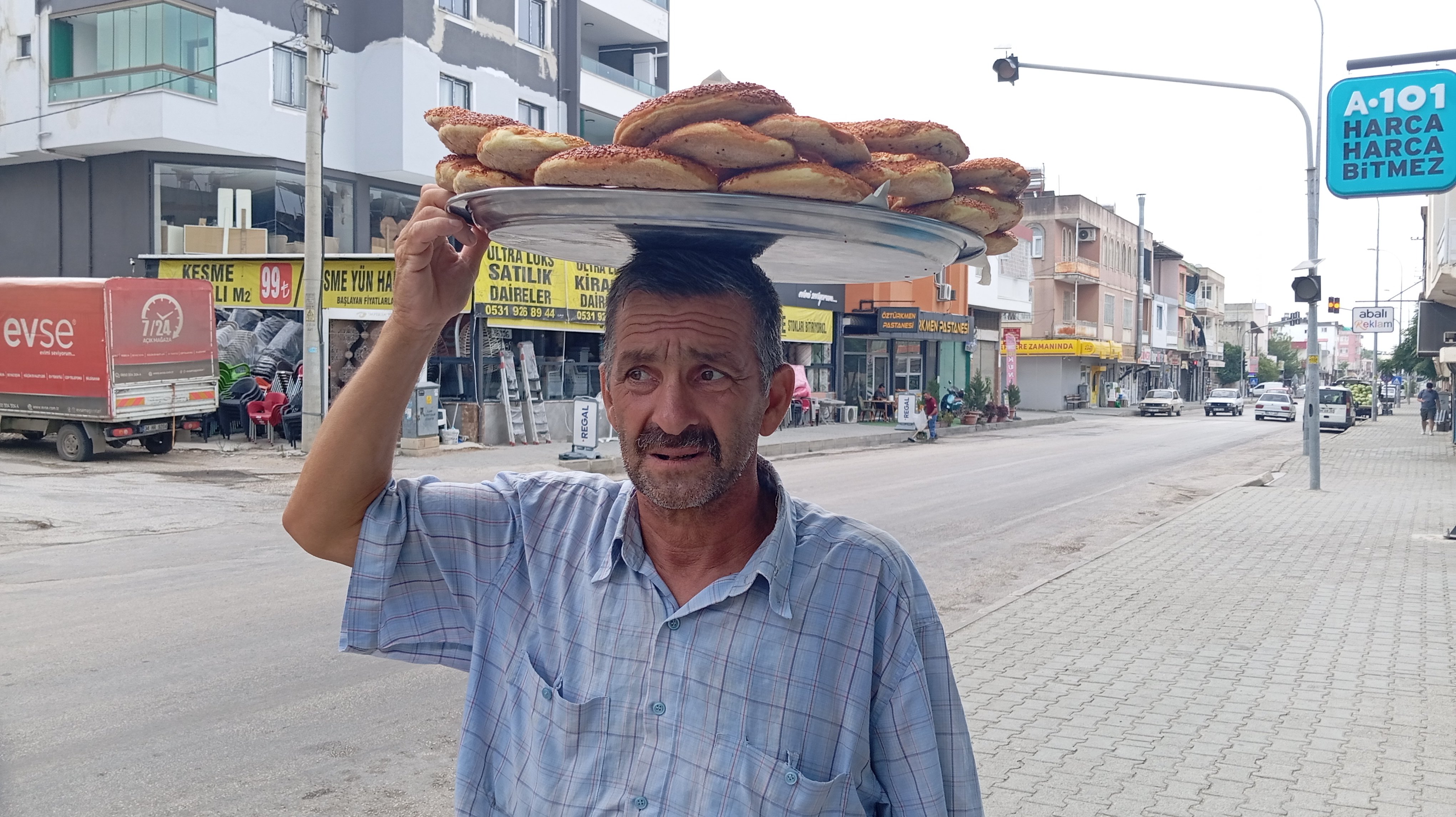 Yurttaşın alım gücü iyice düştü: İki emekli bir simiti paylaşıyor