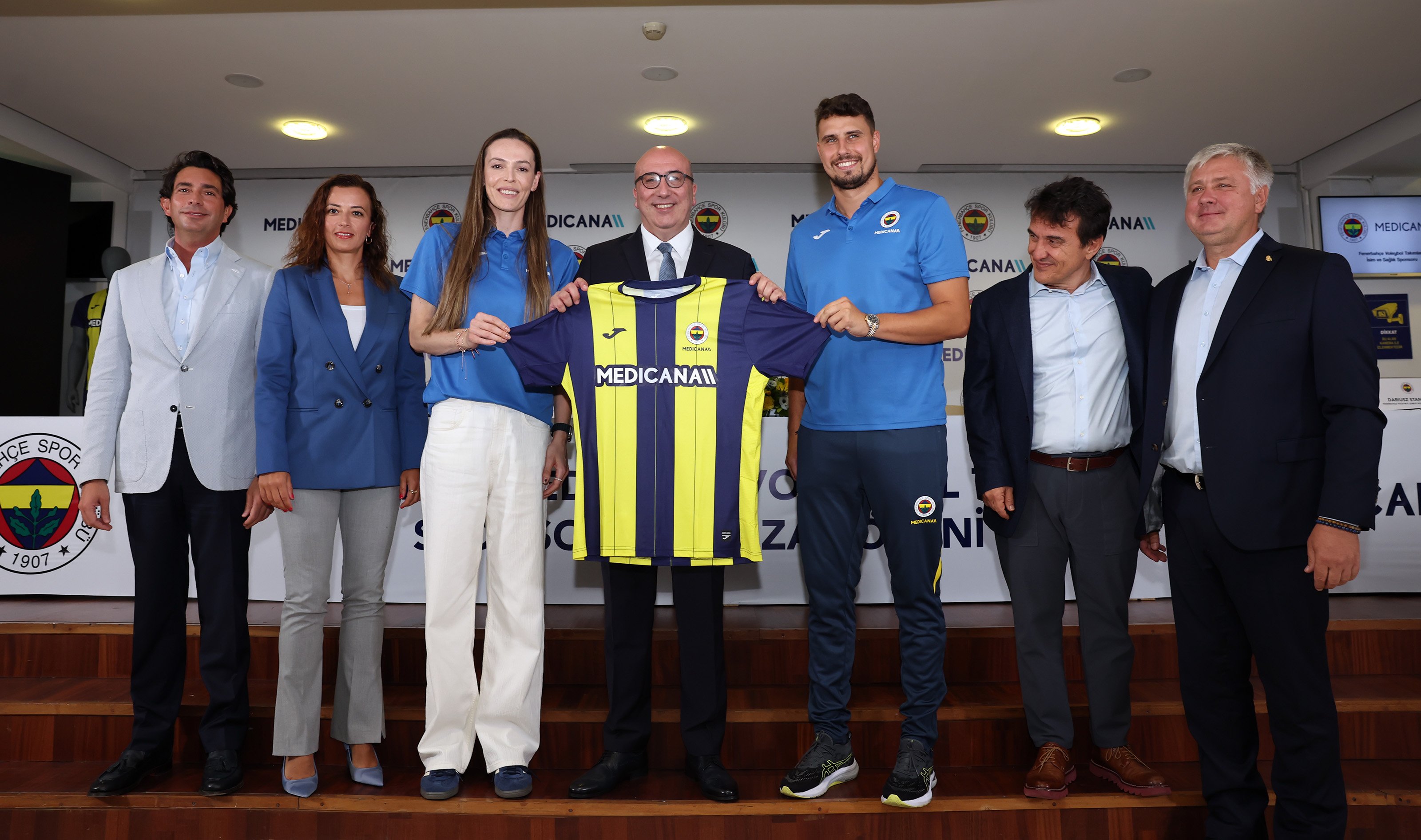 Fenerbahçe’de voleybol takımlarına yeni sponsor geldi, isimleri değişti