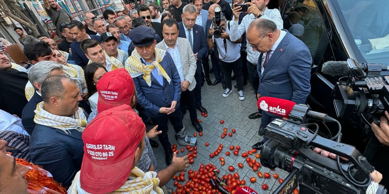 Çiftçiler Özgür Özel'in önünü kesti: Ev sat, araba sat, tarla sat, satacak bir şey de kalmadı