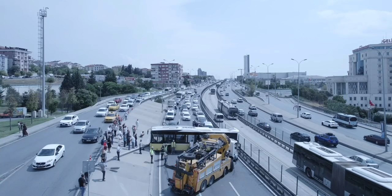 Esenyurt'ta İETT otobüsü kazası: D-100 Karayolu trafiğe açıldı