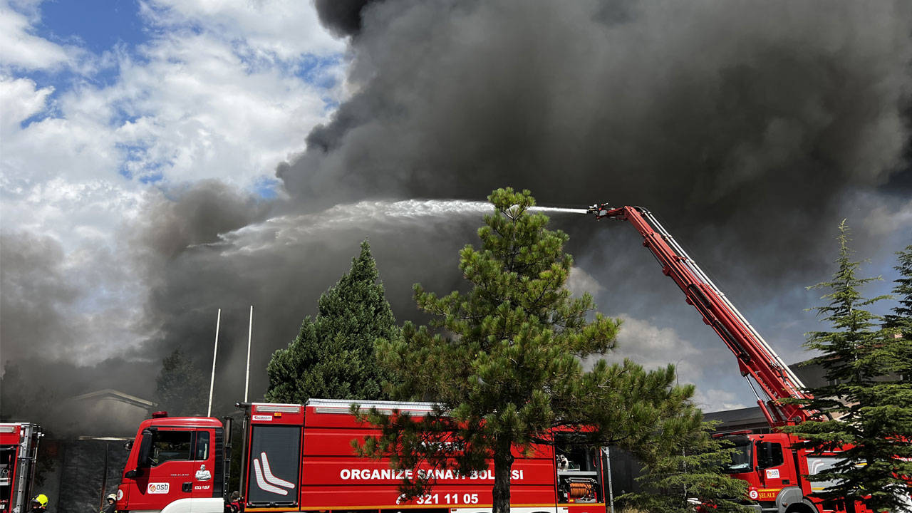 Kayseri'de sünger fabrikasında yangın