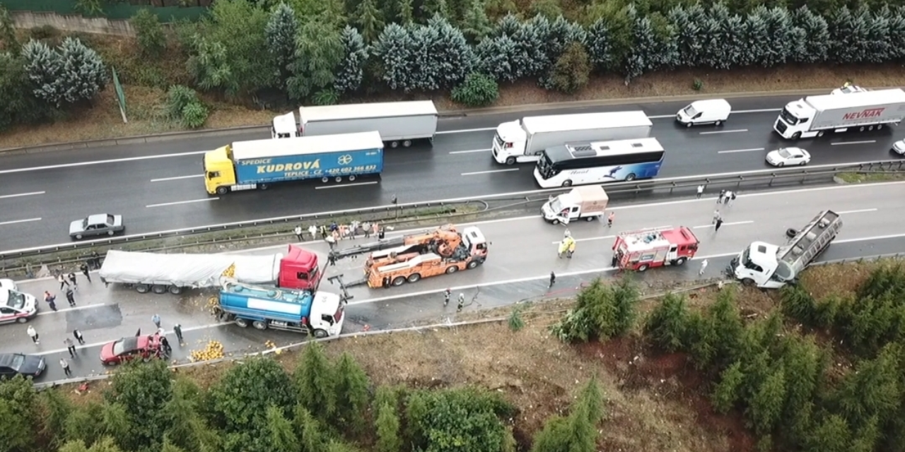 TEM'de zincirleme kaza; 4 yaralı