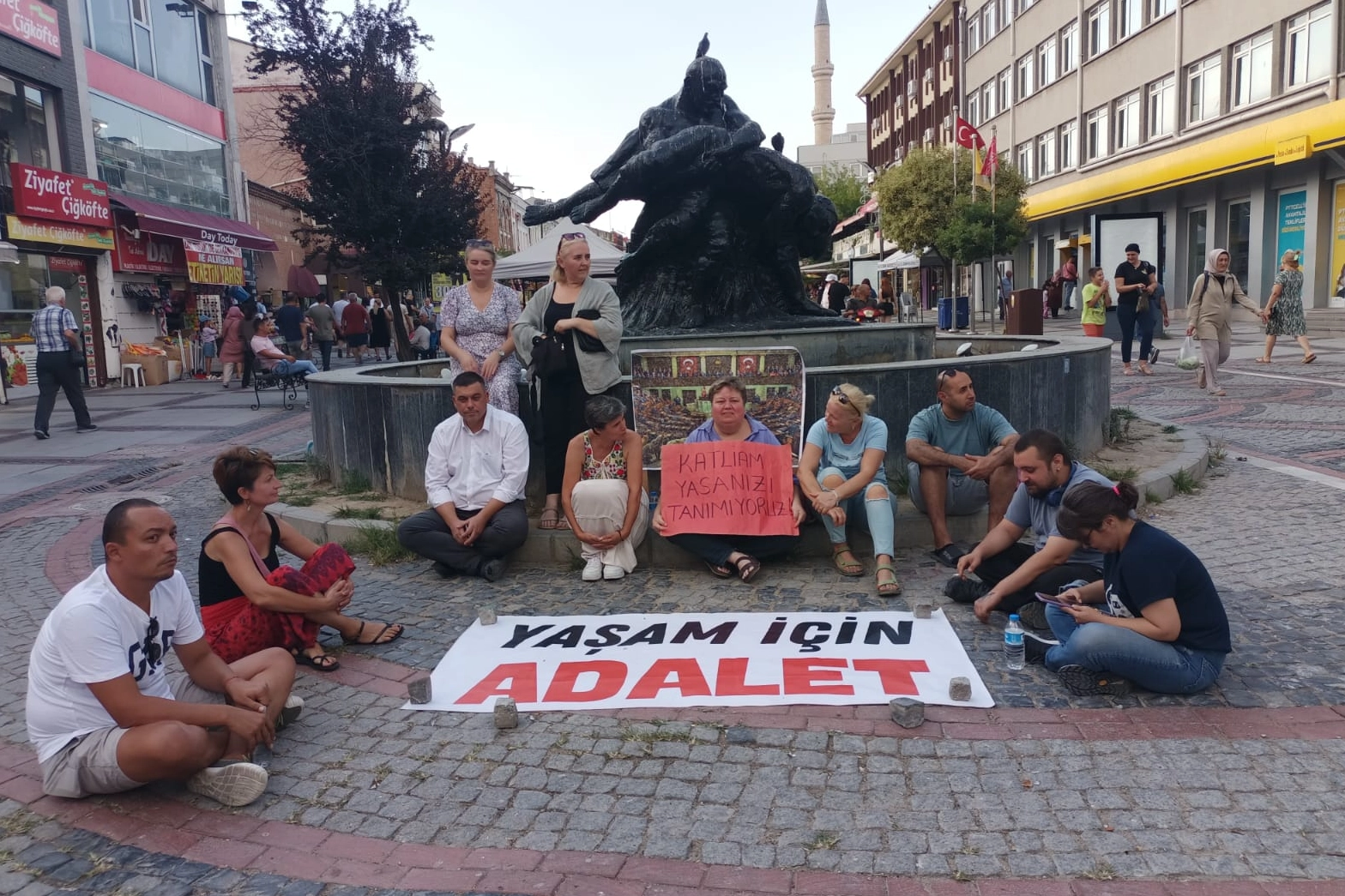 Edirne'de hayvan hakları yasasına karşı toplanan imzalar Meclis'e gönderildi