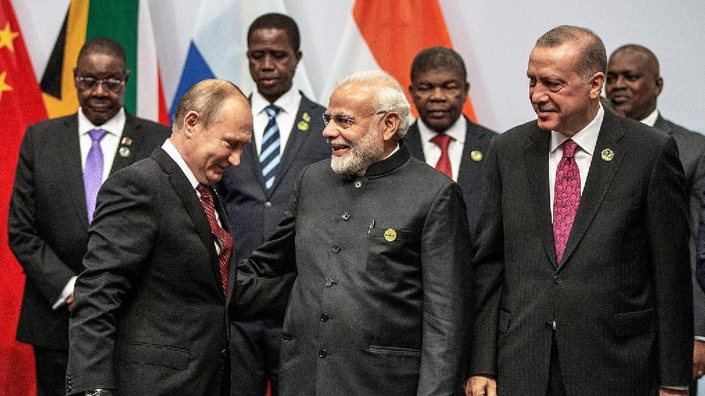 Altaylı BRICS hakkında yazdı: Türkiye zengin mahallesinden fakir mahallesine taşınıyor