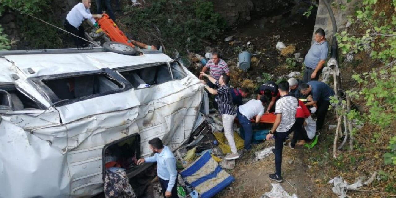 Fındık hasadı dönüşü 'şarampol' faciası! 1 çocuk hayatını kaybetti, 25 kişi yaralandı