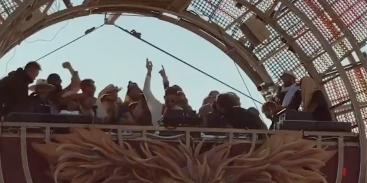 Burningman Festivali'nde Kurtlar Vadisi viral oldu