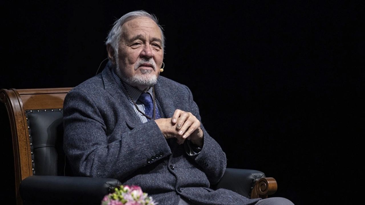 Ünlü tarihçi İlber Ortaylı hastaneye kaldırıldı