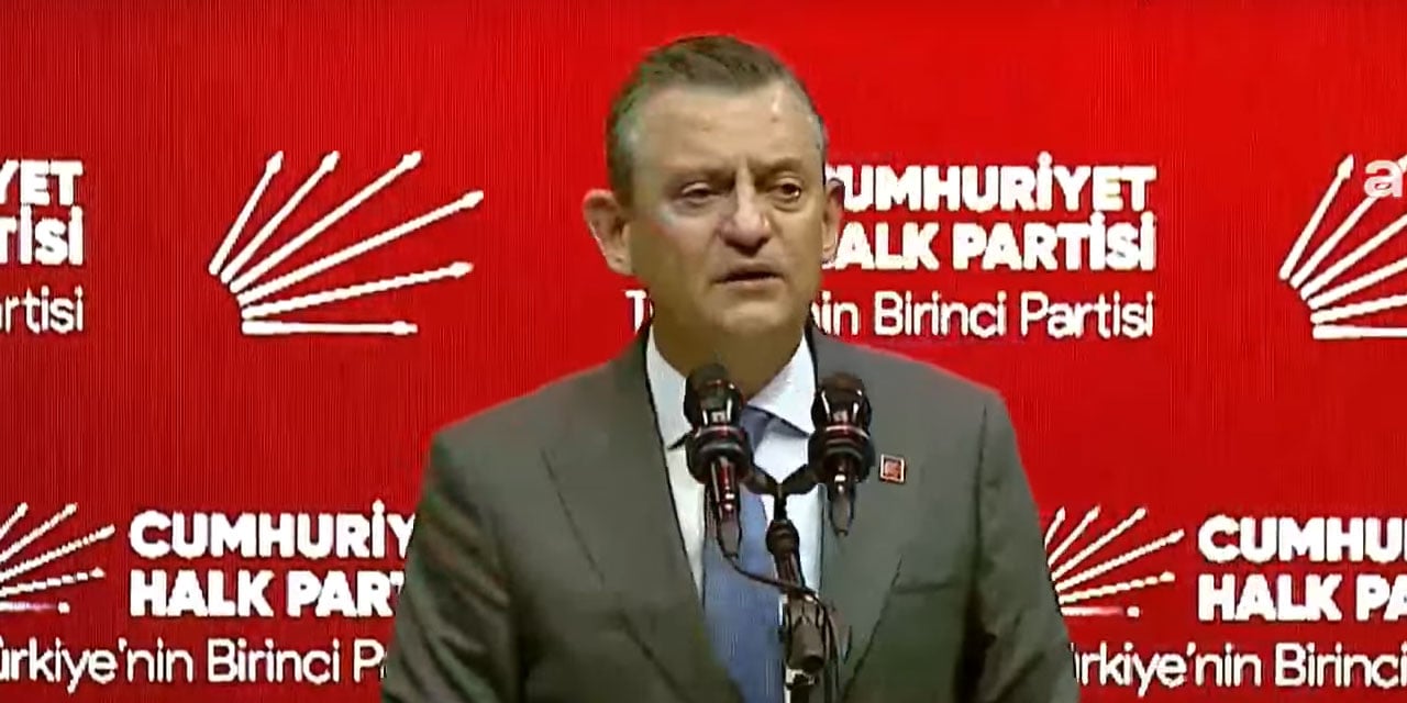 CHP'nin Kurultay'daki ikinci günü: Özgür Özel erken seçim için 2025'i işaret etti!