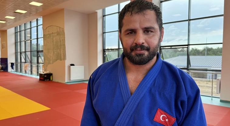 İbrahim Bölükbaşı, Paris 2024 Paralimpik Oyunları'nda altın madalya aldı
