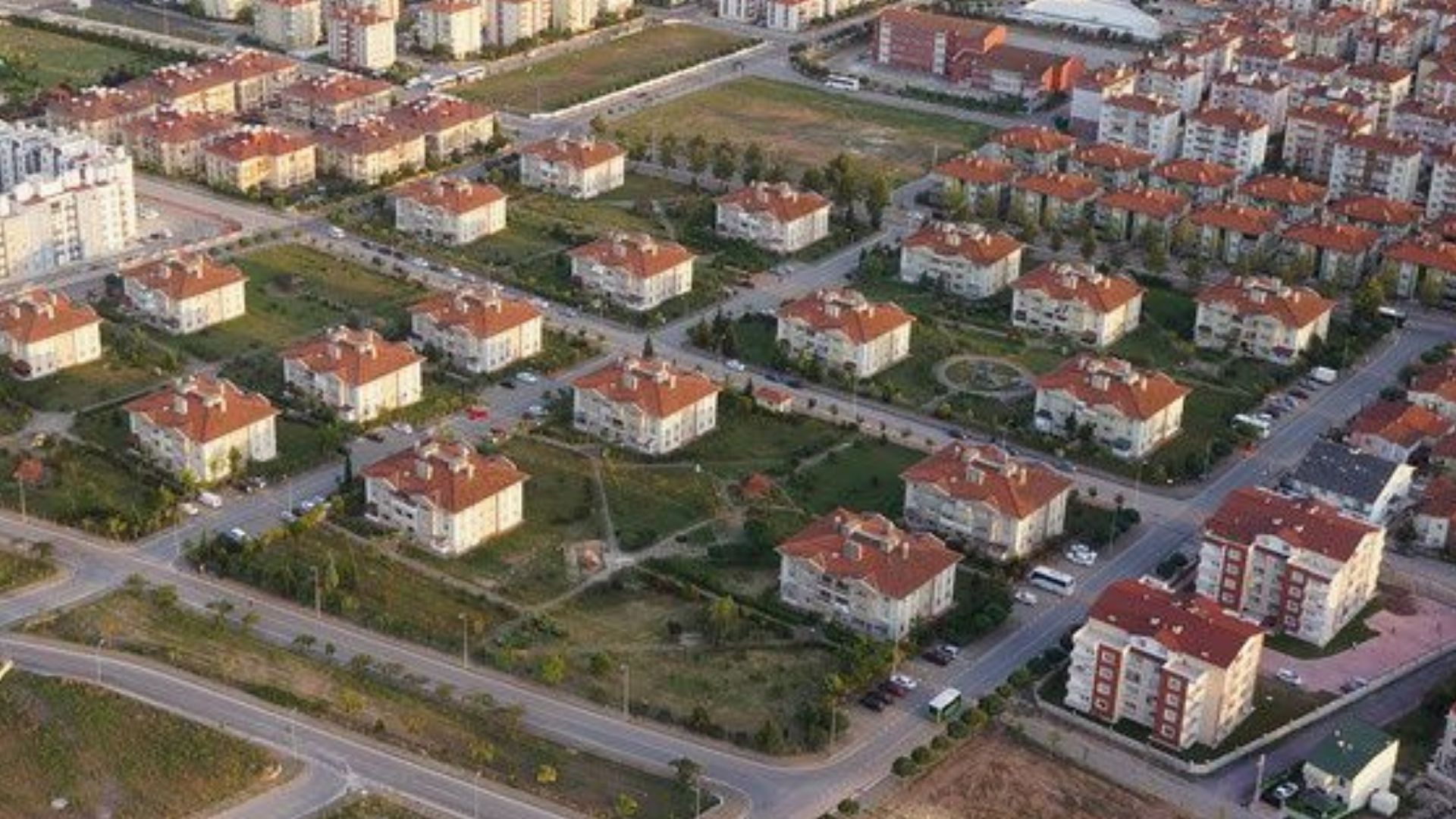 Yine yandaşın cebi doldu: Milyarlarca liralık deprem konut ihaleleri yine 'aynı' şirketlerde