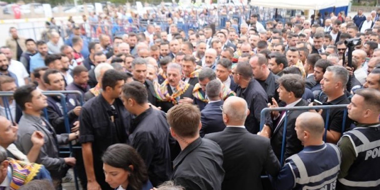 Söğüt şenliklerinde arbede! MHP'li İsmet Büyükataman etkinliğe alınmadı: Cevdet Yılmaz'ın korumaları engel oldu