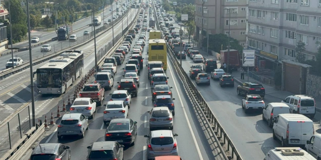 Okul zili İstanbul trafiğini tıkadı: Yoğunluk yüzde 58’e ulaştı