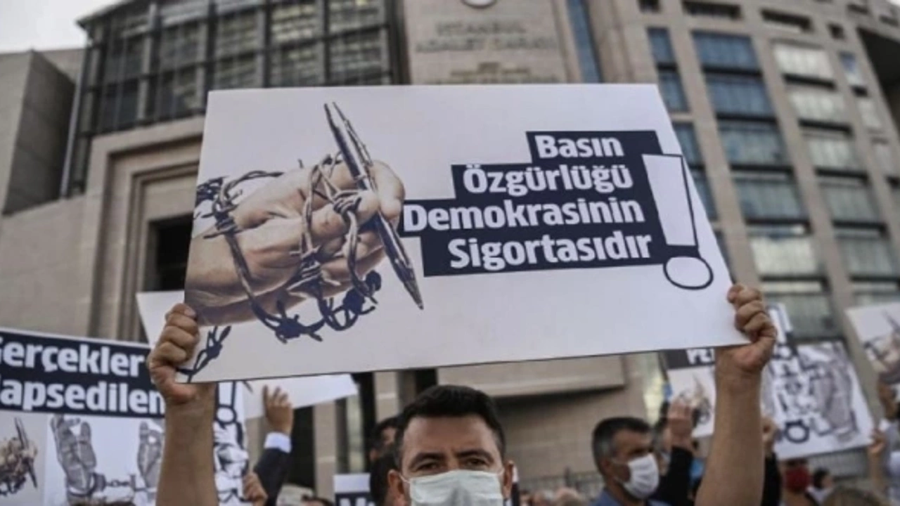 CHP’li Çakırözer Basın Özgürlüğü Raporu’nu açıkladı: 2024 yılında gazeteciler 207 kez hakim karşısına çıktı