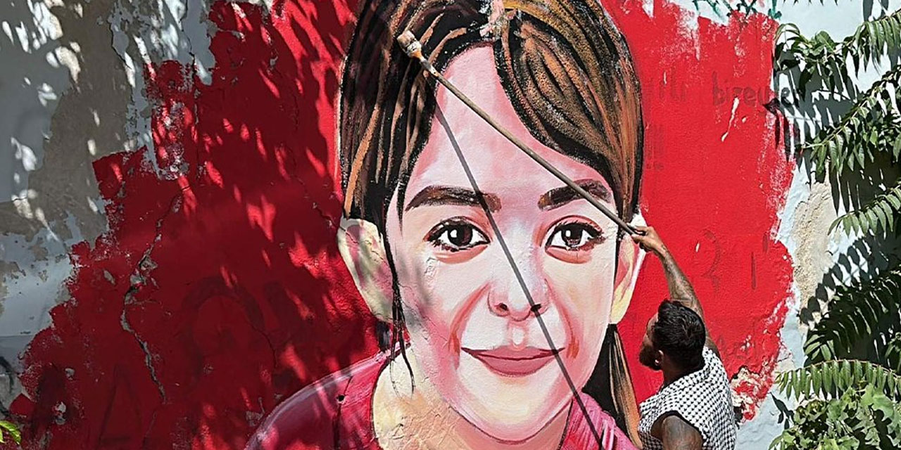 Azerbaycanlı ressam Narin Güran'ın resmini duvara çizdi