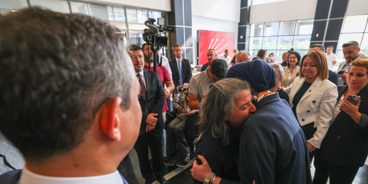 Özgür Özel, adalet arayan mağdur ailelerle bir araya geldi