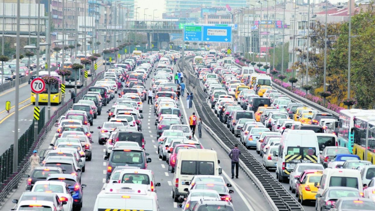 İstanbul'da sabah saatlerinde trafik yoğunluğu