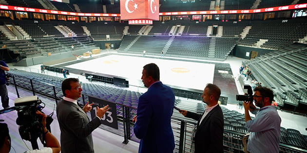 İmamoğlu yapımı tamamlanan Basketbol Gelişim Merkezi’ni gezdi