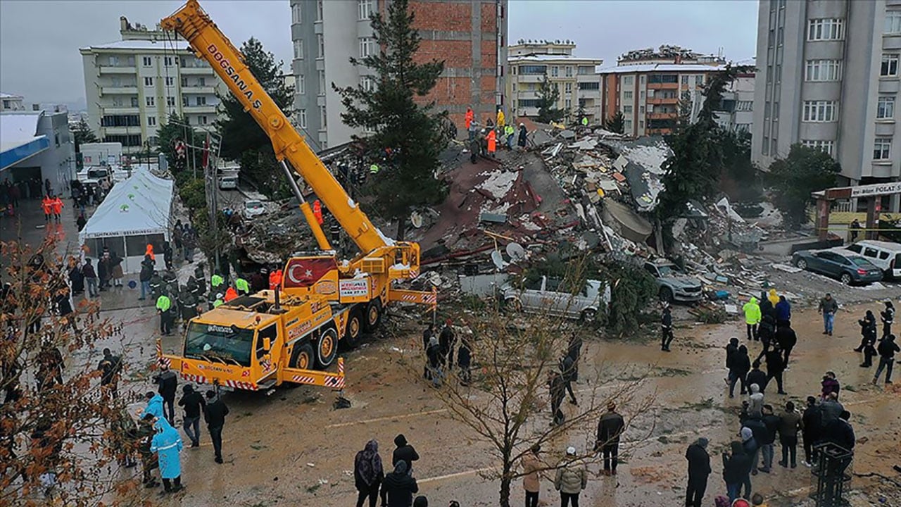 AFAD, deprem bölgesinde 24 bin 812 konutu hak sahiplerine teslim etti